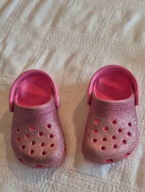 Crocs sparkly girls size C4 good used condition